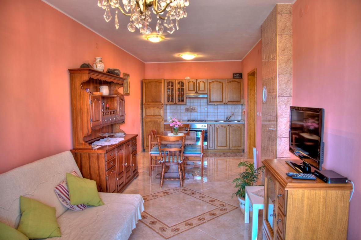 Comfortable Apartments In Peroj Near The Sea Exteriér fotografie